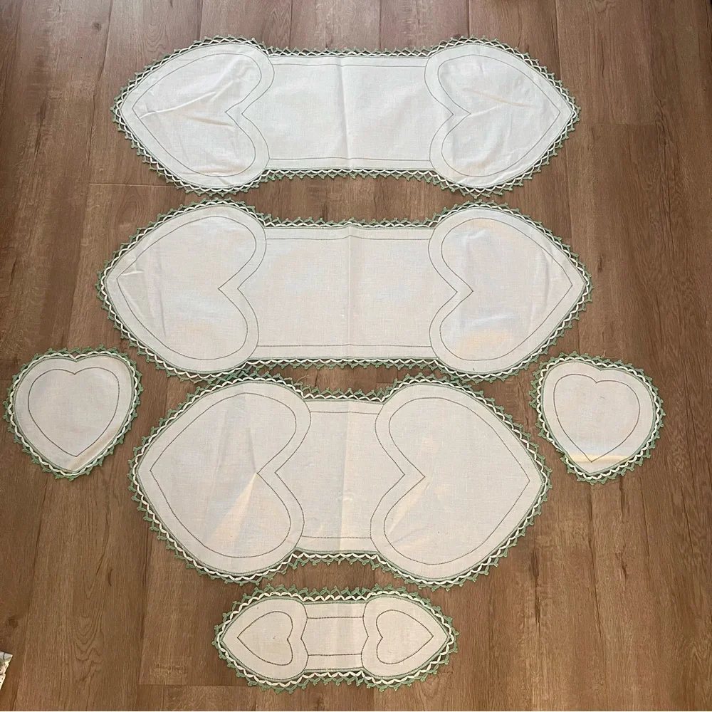 6 PCs Vtg Green Crochet‎ Edged Linen Heart Doilies Table Runners Dresser Scarfs